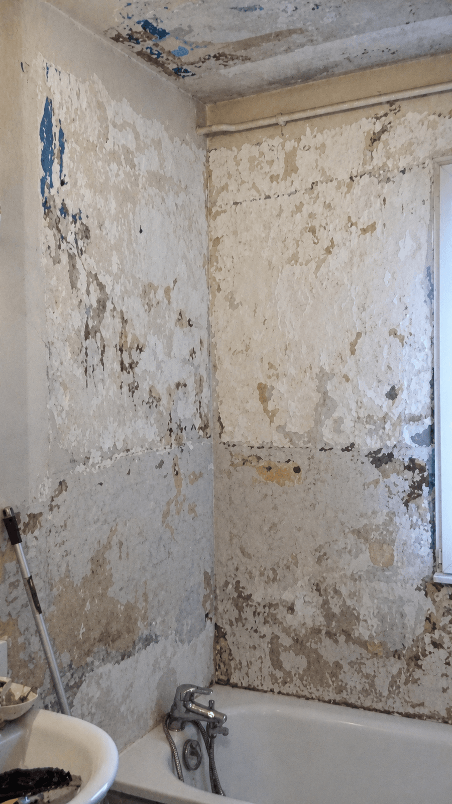 Baignoire carrelée bicolore — avant